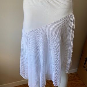 White Skirt Size Medium. Condition is Pre-owned.